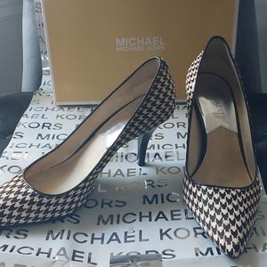 Size 9 Michael Kors Houndstooth shoes